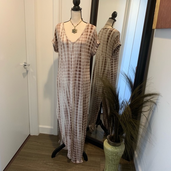 Dresses & Skirts - V Neck Tye Dye Maxi Dress